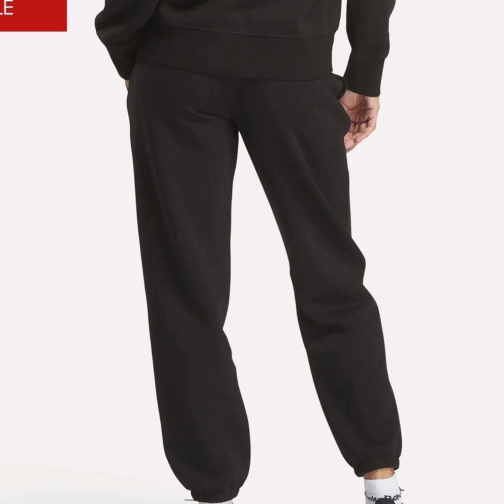 Reebok
Women's Medium Vector Sweatpants - Picture 3 of 4